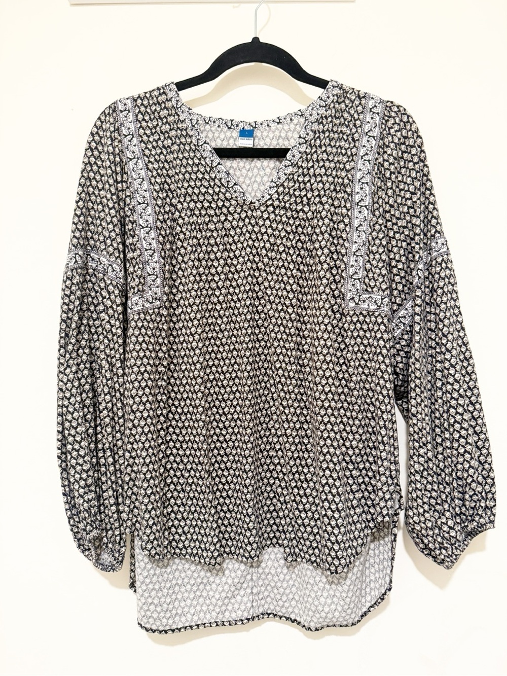 Old Navy Black & White Printed V-Neck Tunic